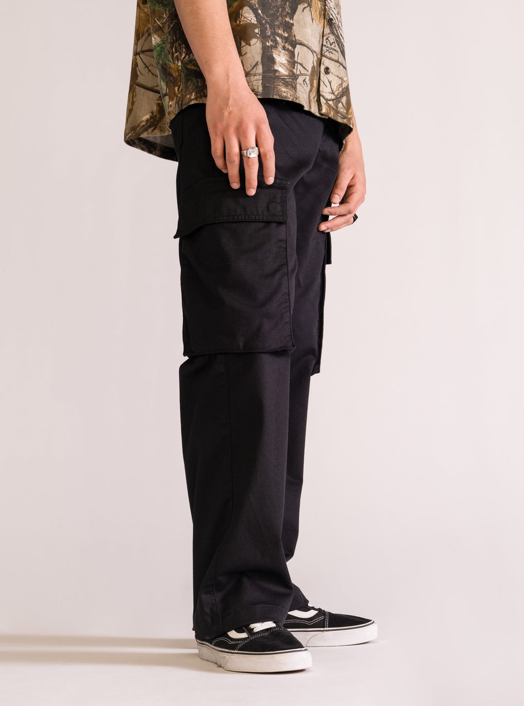 Kicked Off Cargo Pants, Black